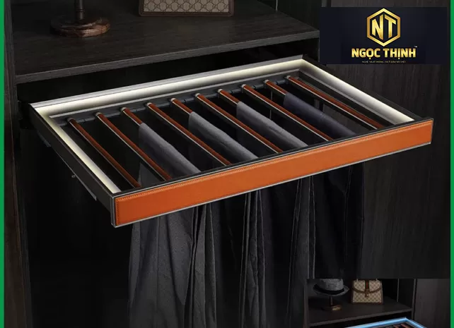 KỆ VẮT QUẦN ÁO KẾT HỢP LED CAO CẤP TẠI Phước Thái